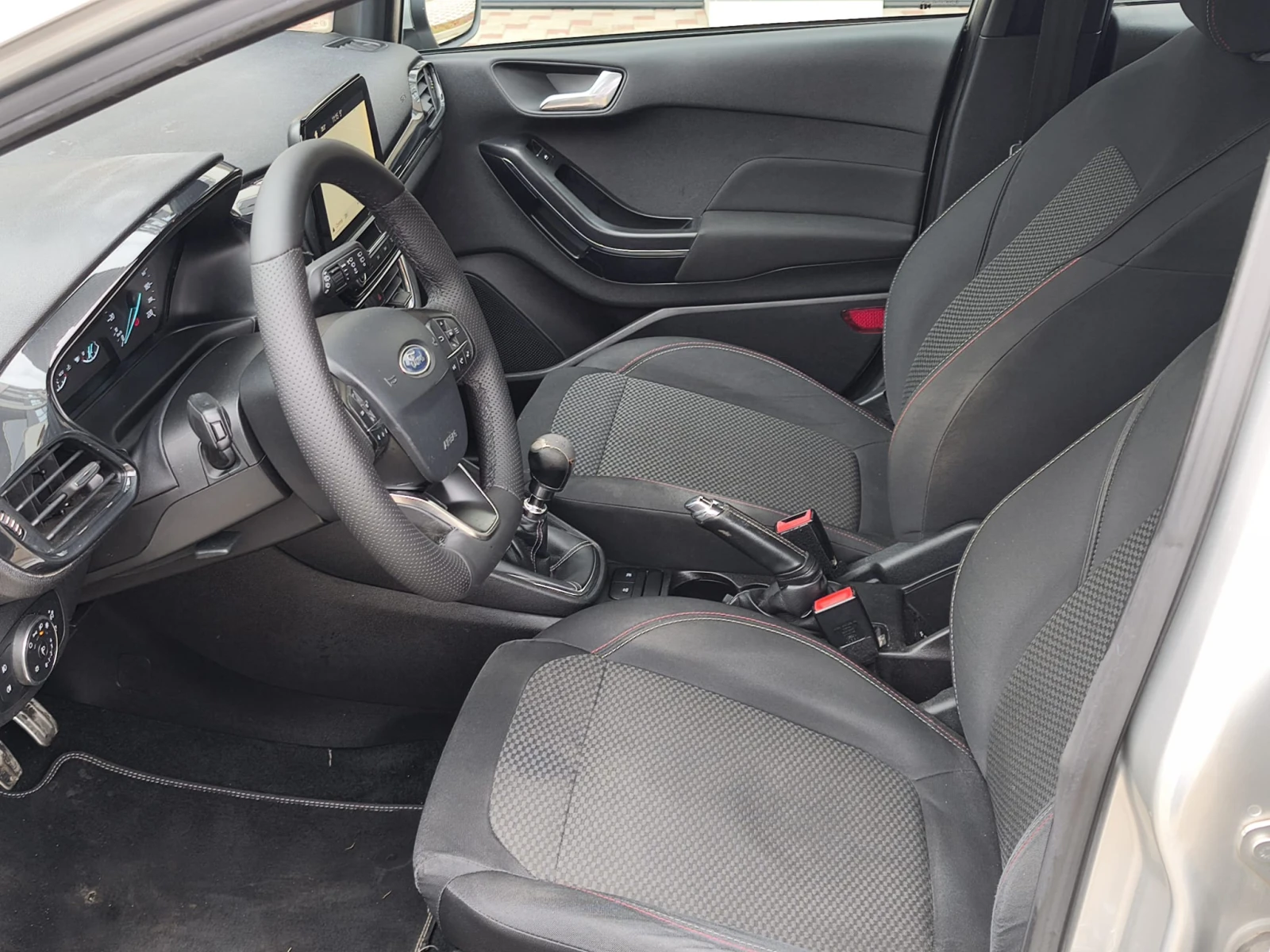 Ford Fiesta 1.5 TDCI  ST-LINE - изображение 6