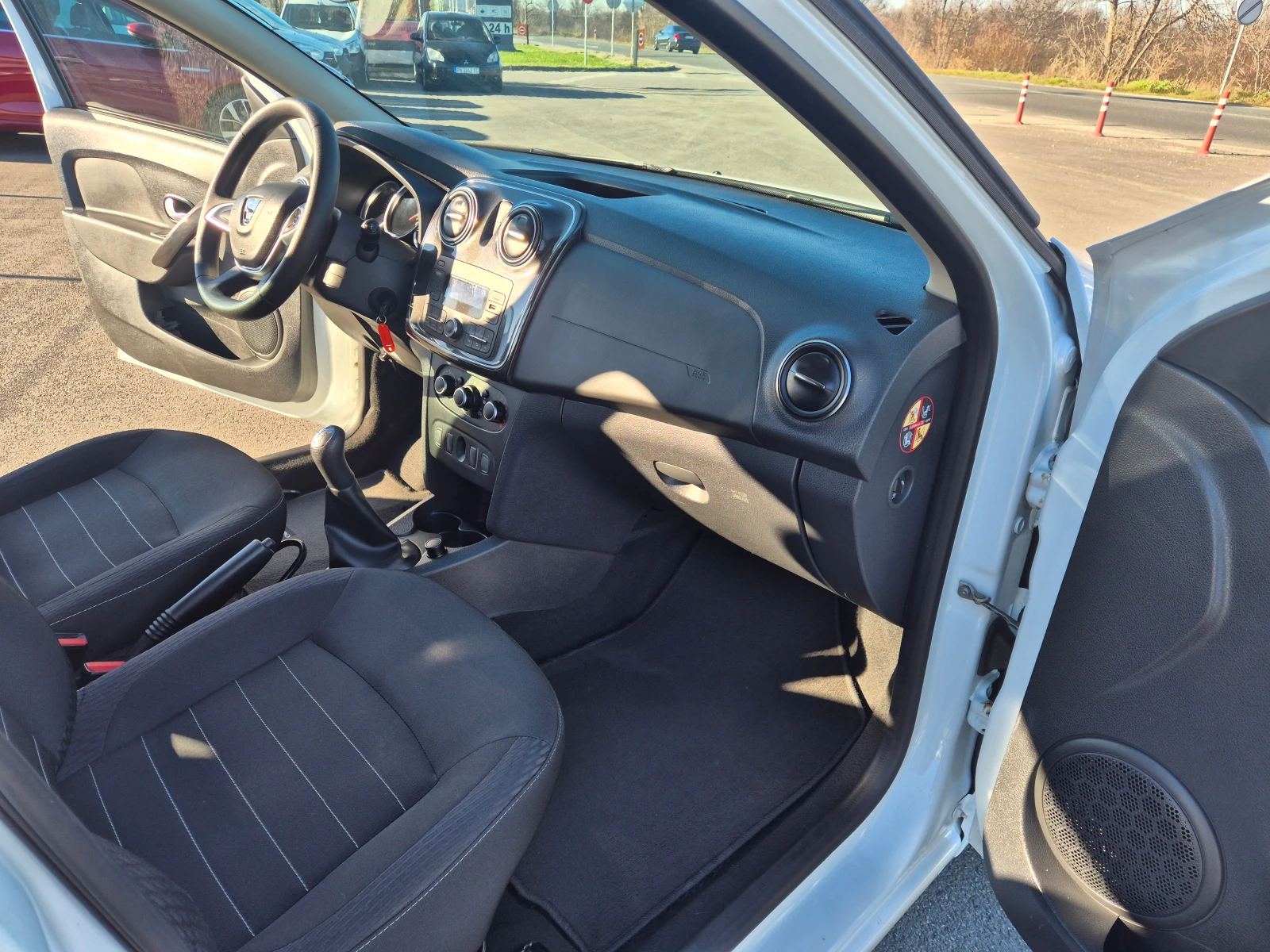 Dacia Sandero LAUREATE 1.5D-M/T - изображение 9