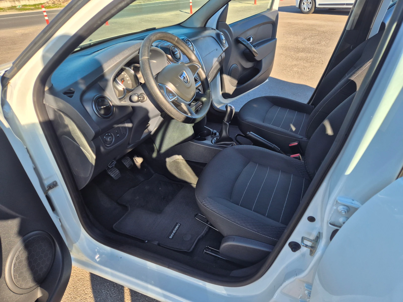 Dacia Sandero LAUREATE 1.5D-M/T | Mobile.bg � ����������� 13