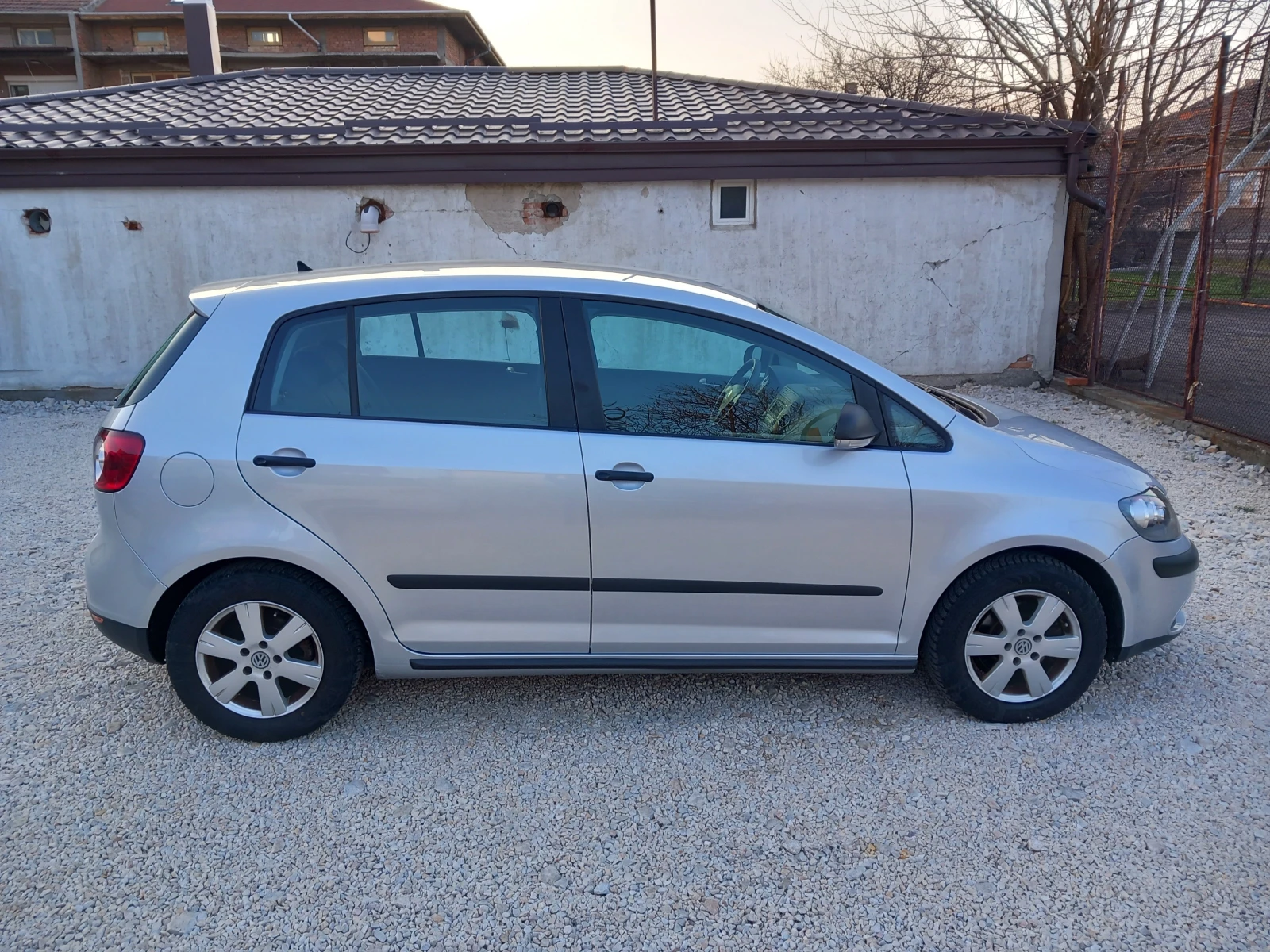 VW Golf Plus 1.4i 80кс климатроник, снимка 7 - Автомобили и джипове - 53866377