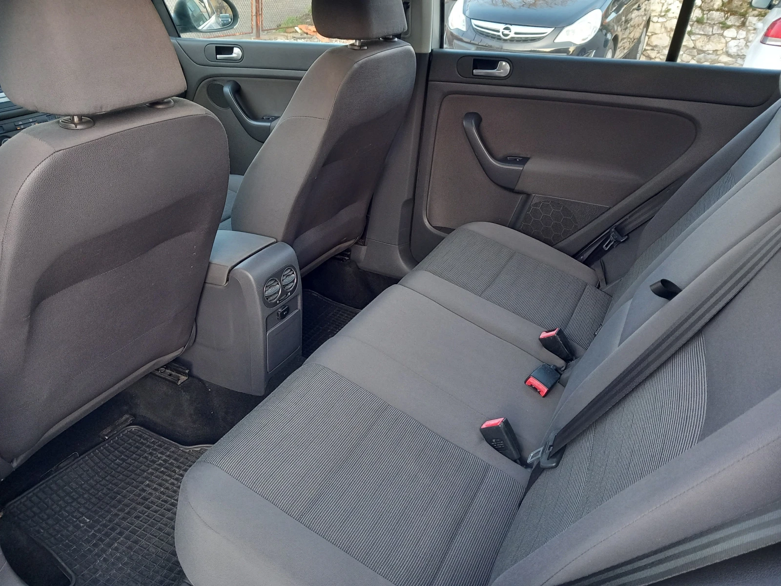 VW Golf Plus 1.4i 80кс климатроник, снимка 11 - Автомобили и джипове - 53866377