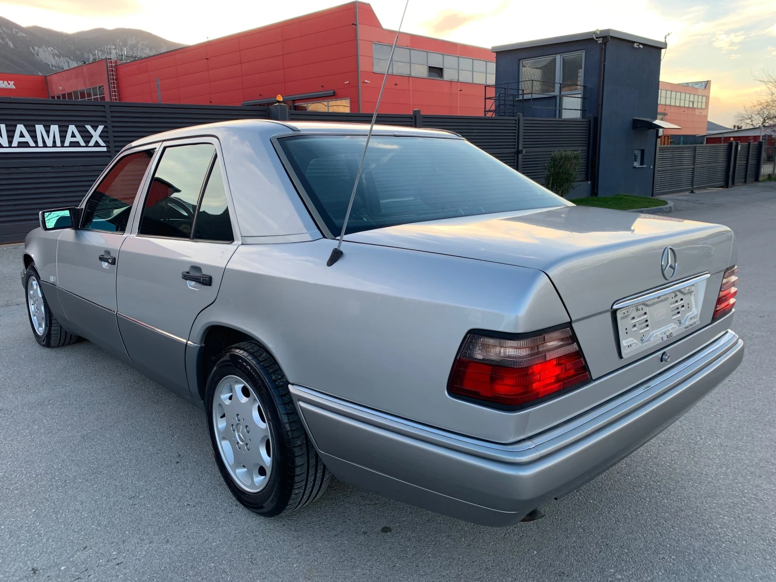 Mercedes-Benz E 200 2.0 16V* ������ !!! ��� ��������� | Mobile.bg � ����������� 2