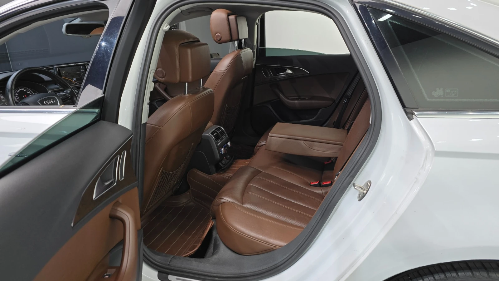 Audi A6 Premium* TDI* Camera* Navi* АВТОКРЕДИТ, снимка 10 - Автомобили и джипове - 54584441