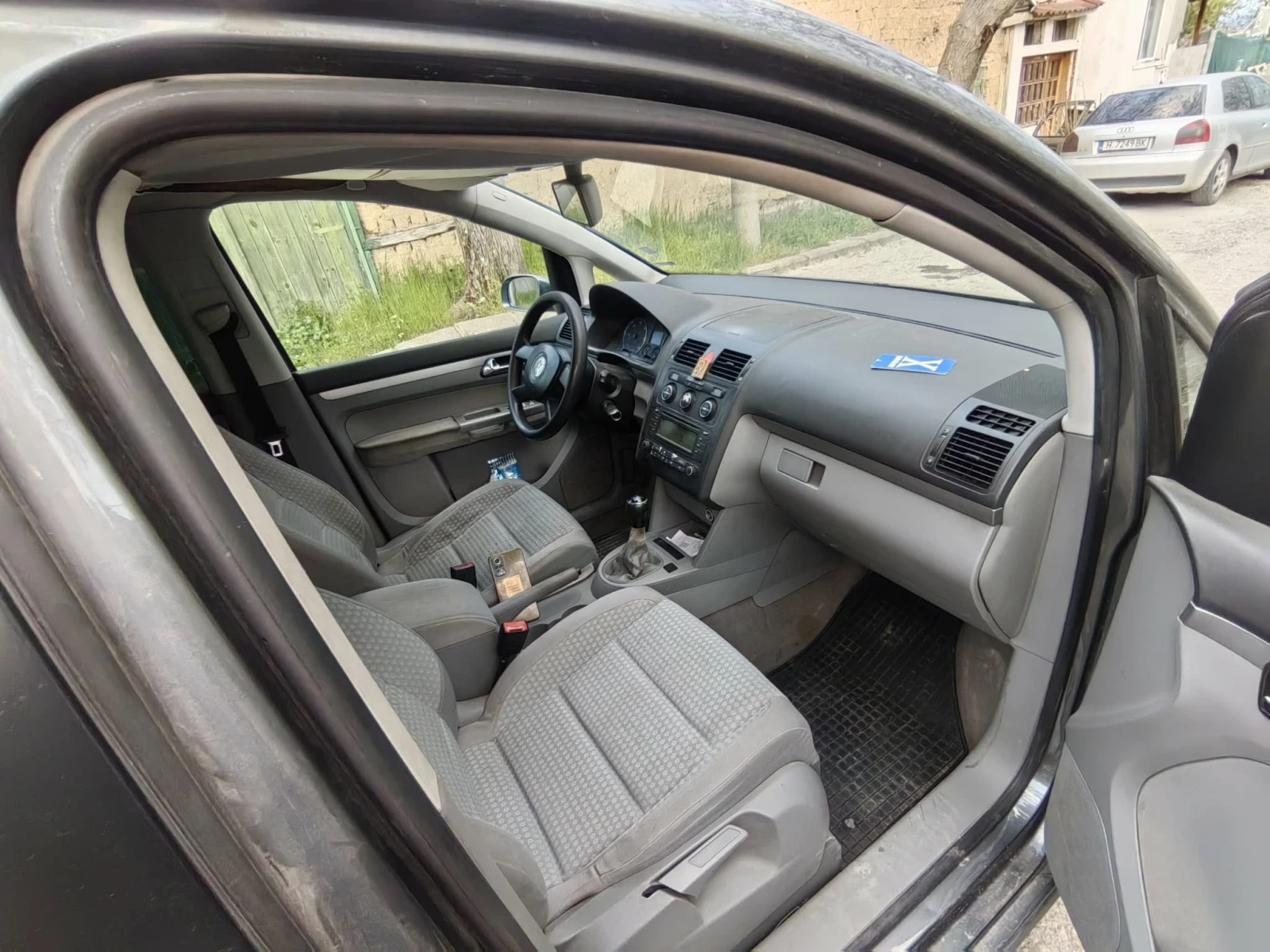 VW Touran, снимка 6 - Автомобили и джипове - 54873386