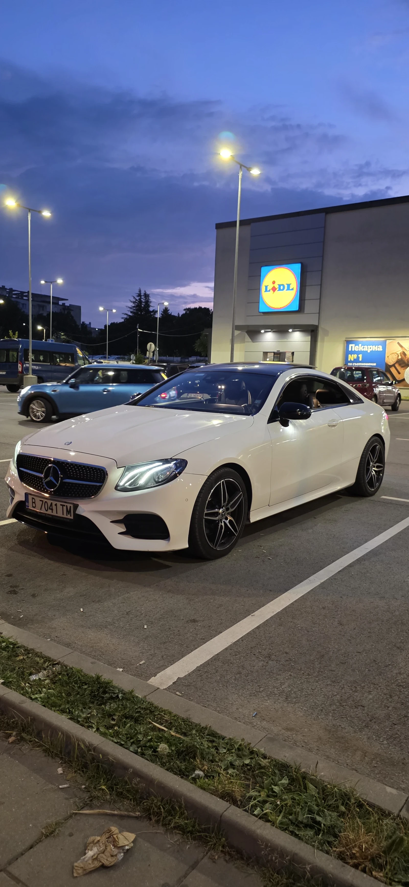 Mercedes-Benz E 220, снимка 7 - Автомобили и джипове - 55238466