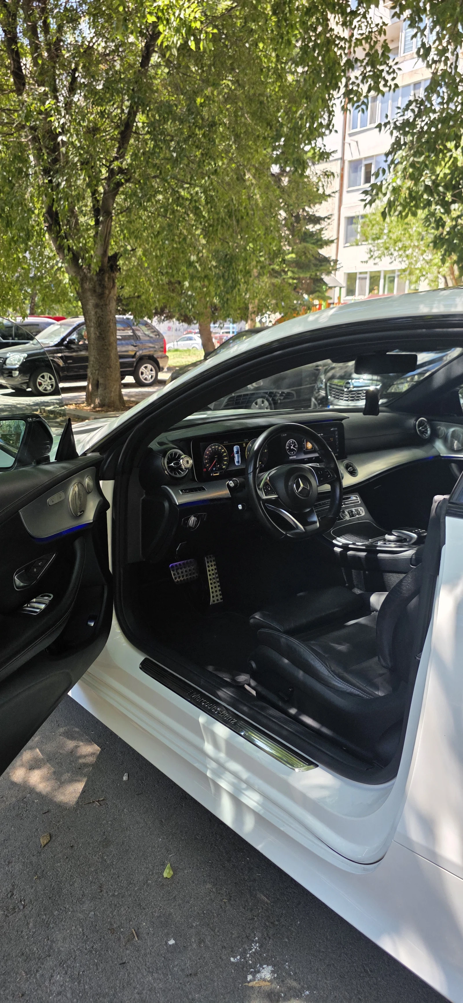 Mercedes-Benz E 220, снимка 8 - Автомобили и джипове - 55695223