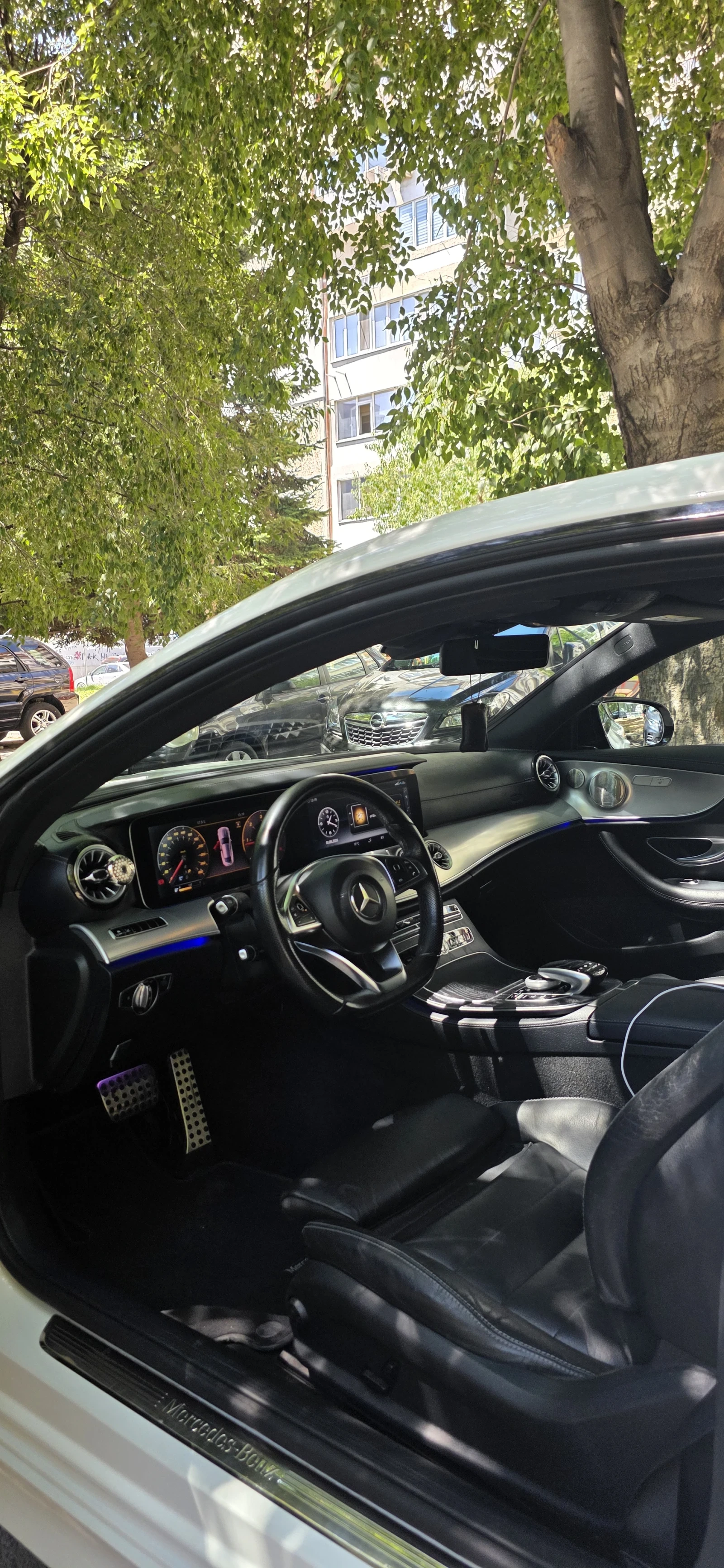 Mercedes-Benz E 220, снимка 7 - Автомобили и джипове - 55695223