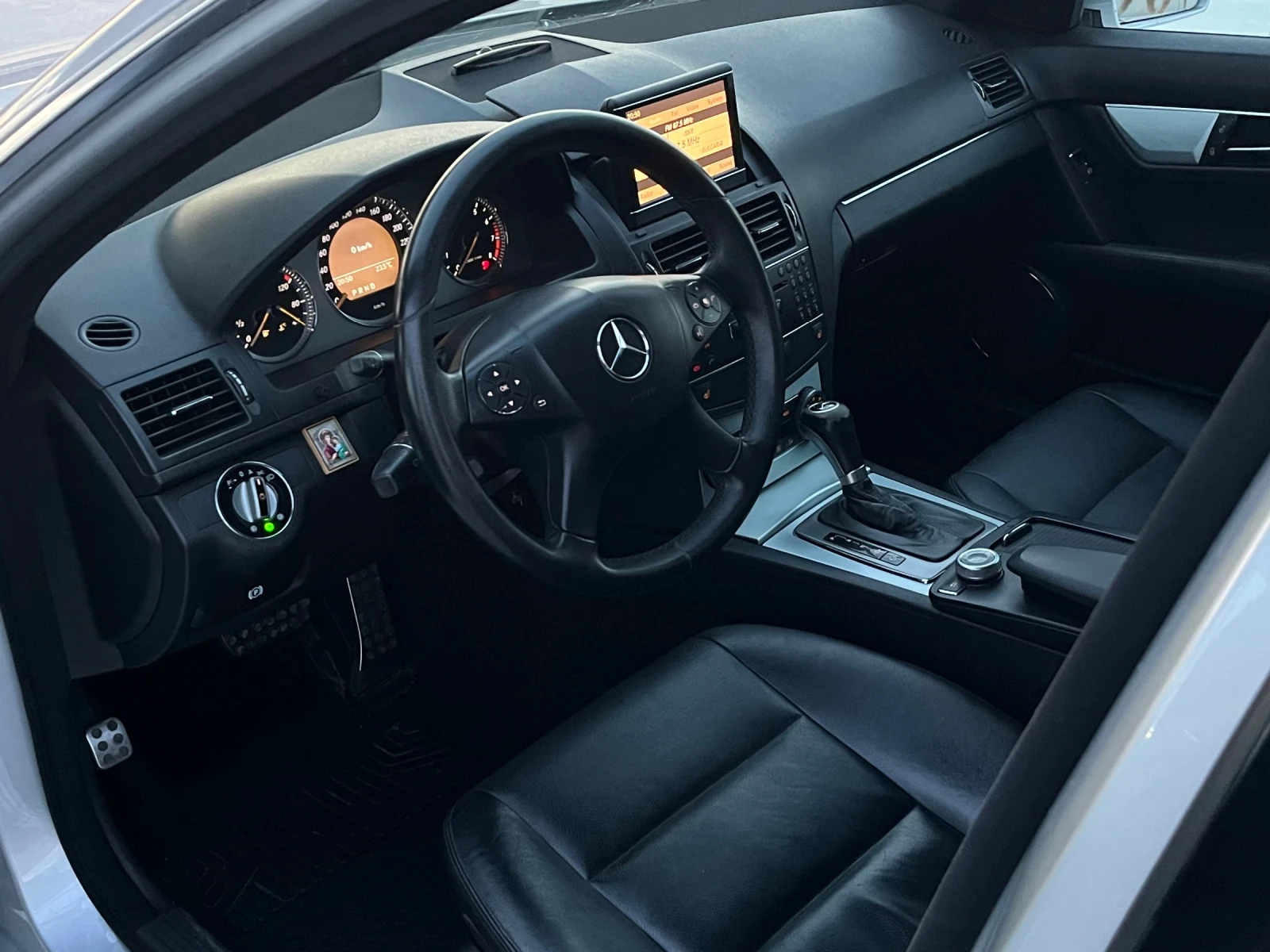 Mercedes-Benz C 350 C350 / Бензин-Газ / NAVI / Подгрев/Двойна панорама, снимка 10 - Автомобили и джипове - 55375013