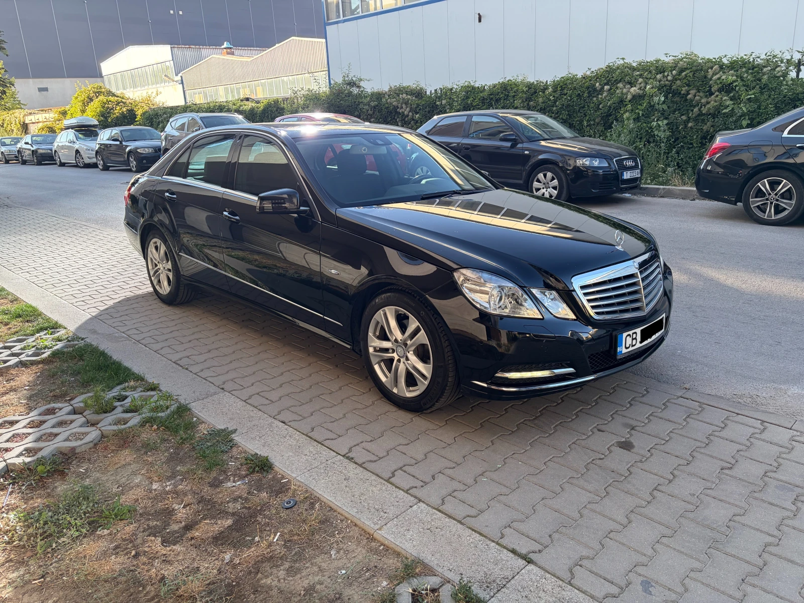 Mercedes-Benz E 200 Elegance, снимка 2 - Автомобили и джипове - 55731830