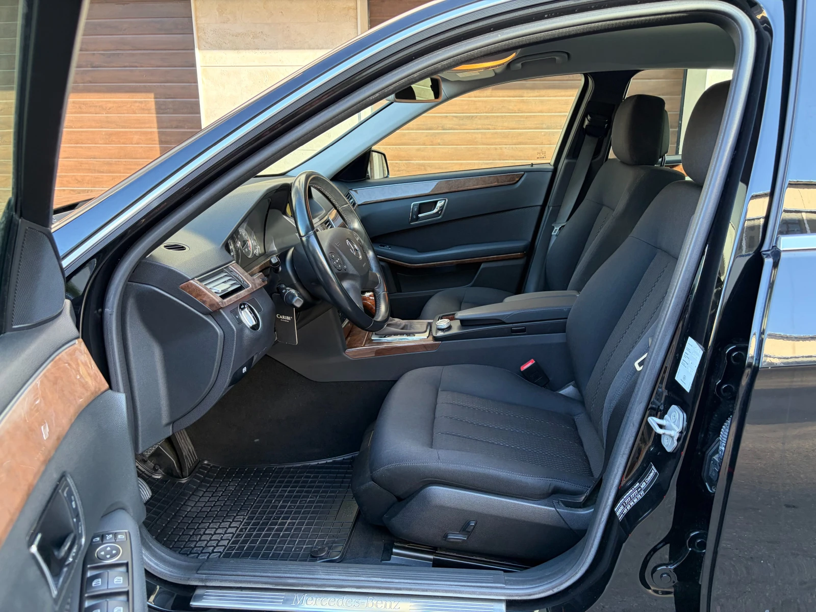 Mercedes-Benz E 200 Elegance, снимка 5 - Автомобили и джипове - 55731830