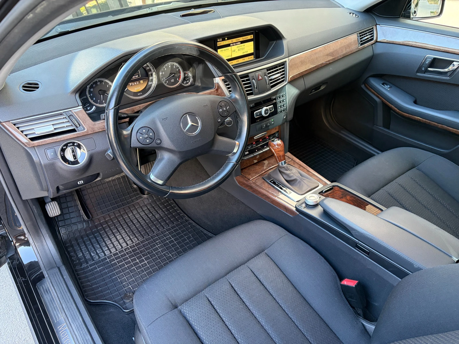 Mercedes-Benz E 200 Elegance, снимка 6 - Автомобили и джипове - 55731830