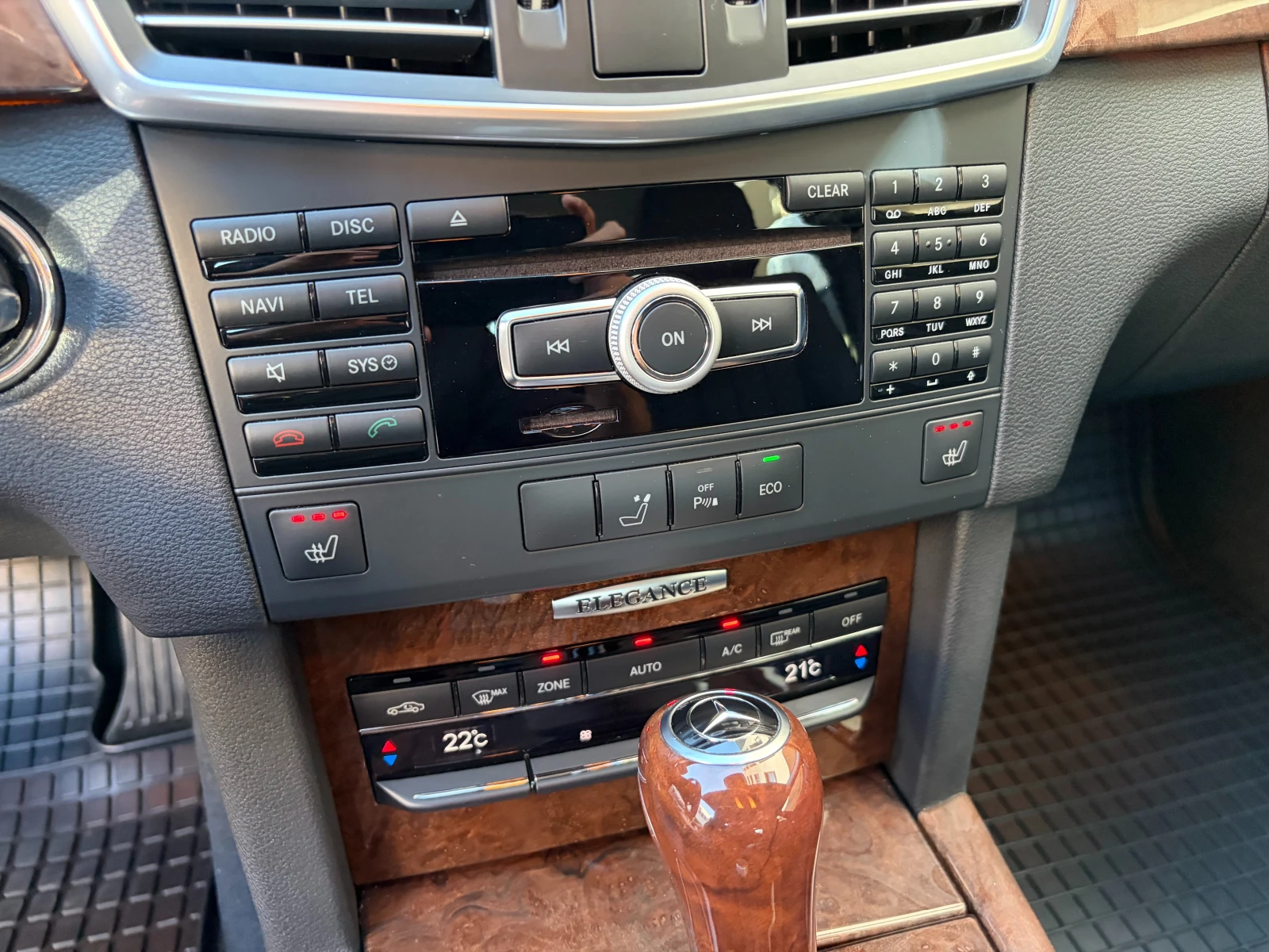 Mercedes-Benz E 200 Elegance, снимка 12 - Автомобили и джипове - 55731830