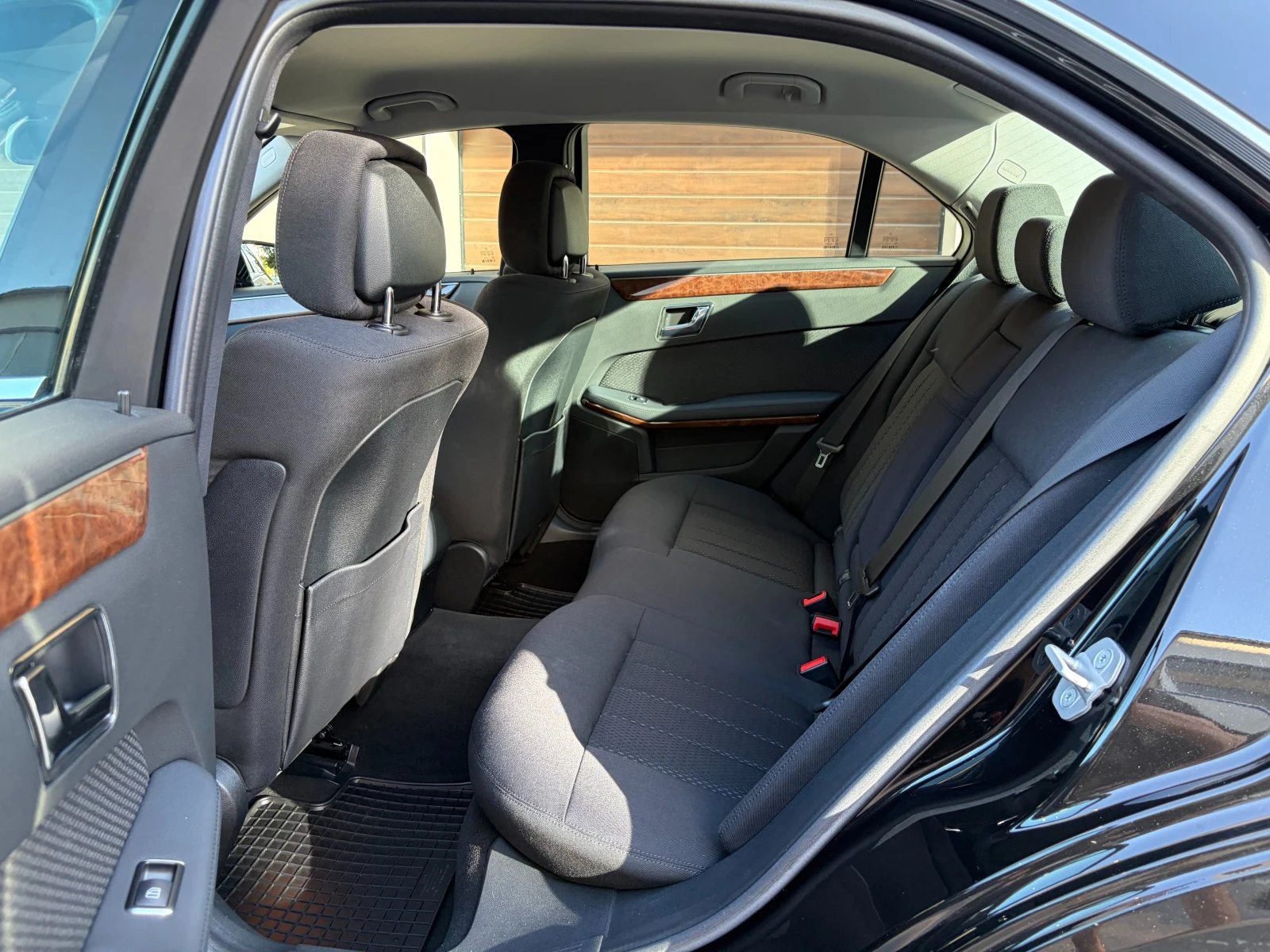 Mercedes-Benz E 200 Elegance, снимка 13 - Автомобили и джипове - 55731830