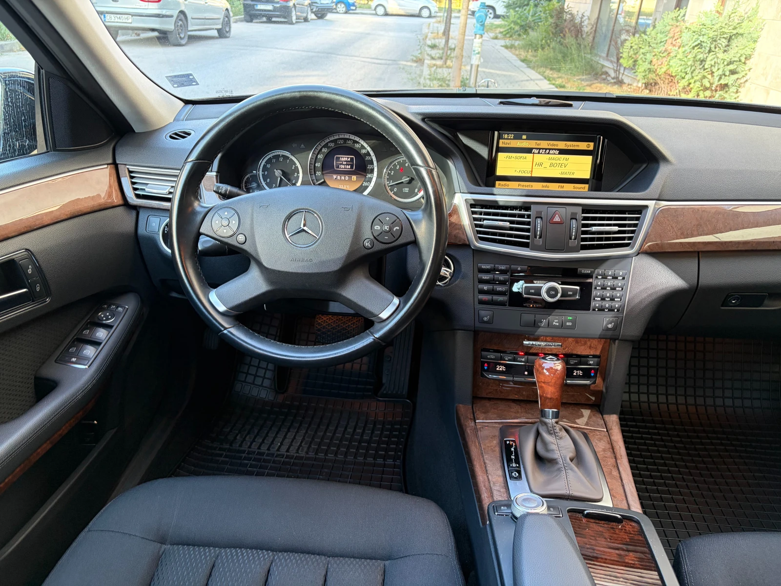 Mercedes-Benz E 200 Elegance, снимка 7 - Автомобили и джипове - 55731830
