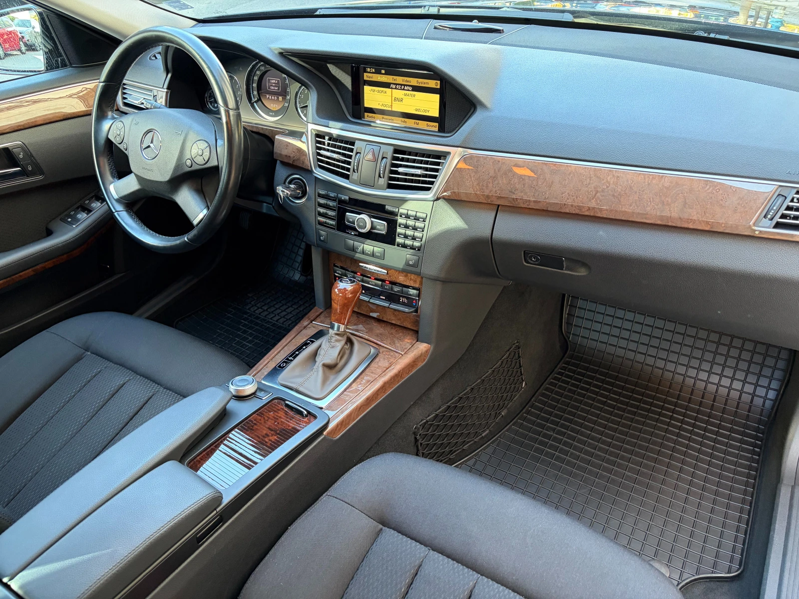 Mercedes-Benz E 200 Elegance, снимка 16 - Автомобили и джипове - 55731830