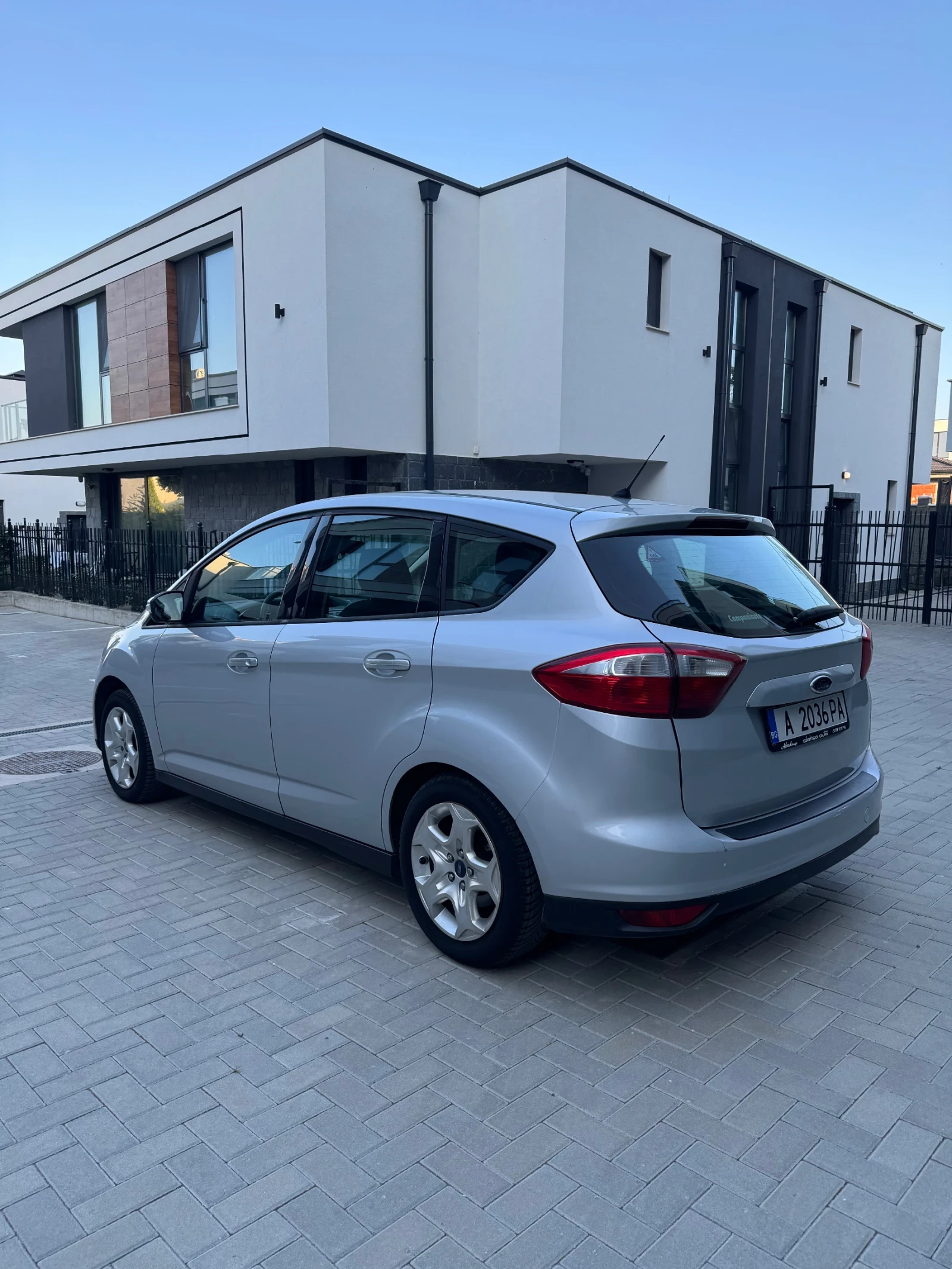 Ford C-max Газ. Инжекцион, снимка 4 - Автомобили и джипове - 55808493