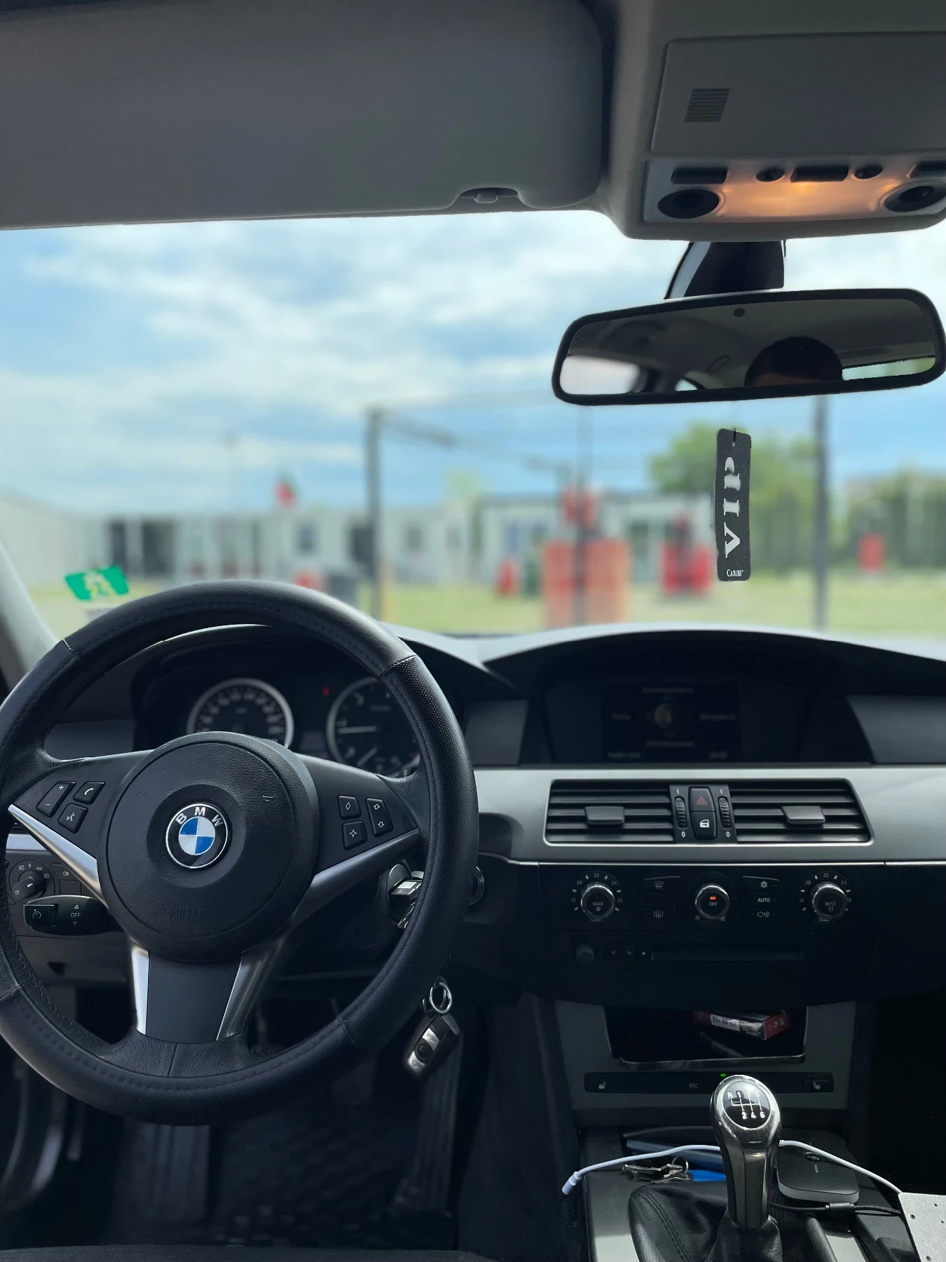 BMW 520, снимка 11 - Автомобили и джипове - 56524735