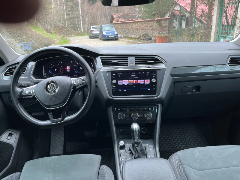 VW Tiguan, снимка 8 - Автомобили и джипове - 52486625