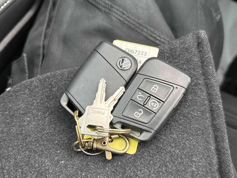 VW Tiguan * Trendline * 2 КЛЮЧА* ПОДГРЕВ* KEYLESS* , снимка 16 - Автомобили и джипове - 53593721