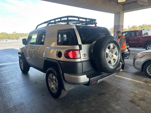 Toyota Fj cruiser КРАЙНА ЦЕНА ДО СОФИЯ - изображение 4