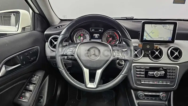 Mercedes-Benz GLA 200 CDI 4MATIC | ������� | ����� | ������ | ��������� | Mobile.bg � ����������� 9