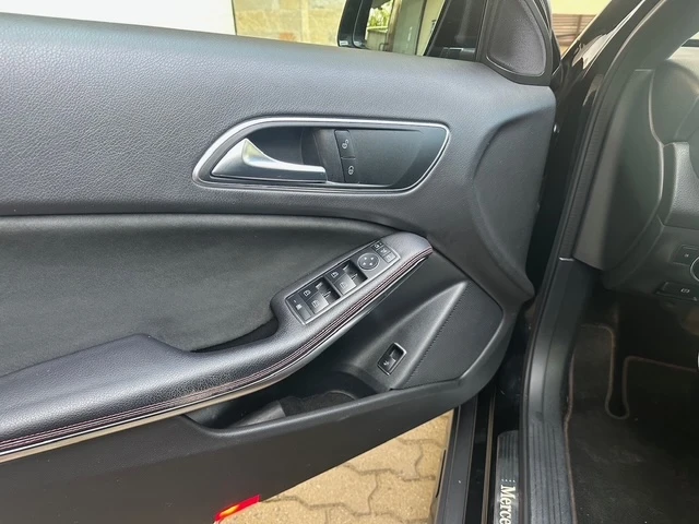 Mercedes-Benz GLA 200 AMG, снимка 9 - Автомобили и джипове - 54415185