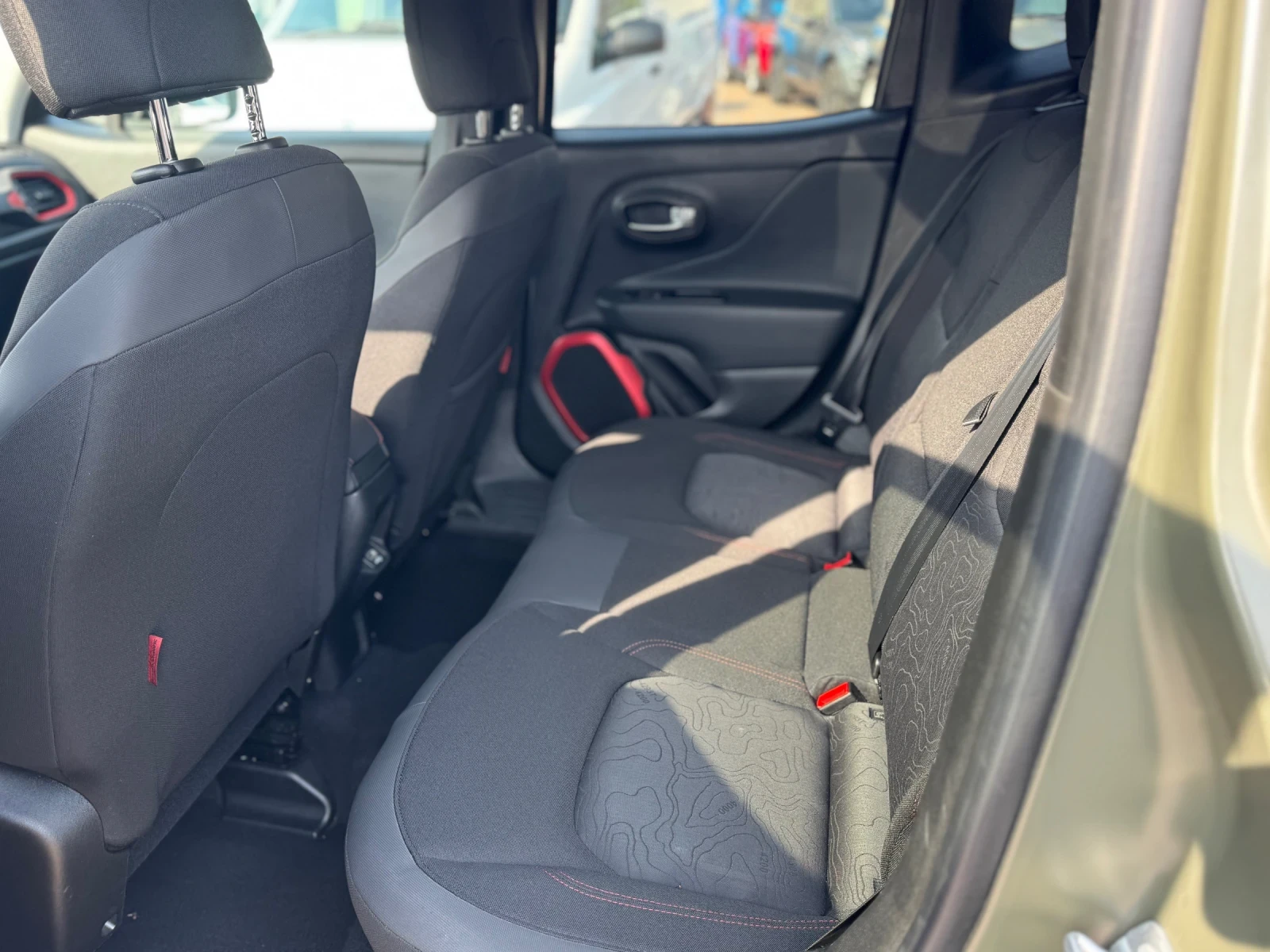 Jeep Renegade TRAILHAWK /4x4 Avtomat / LED / FULLFULL - изображение 10