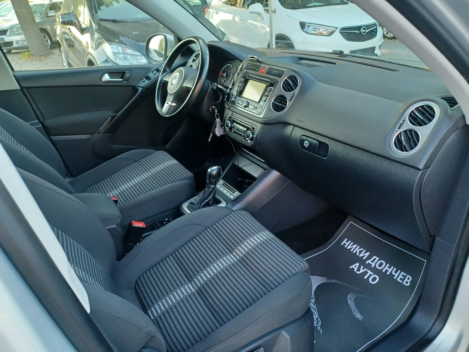 VW Tiguan 2.0-140 4X4! DSG!NAVI!PODGREV-SEDALKI!TEMPOMAT, снимка 8 - Автомобили и джипове - 53944581