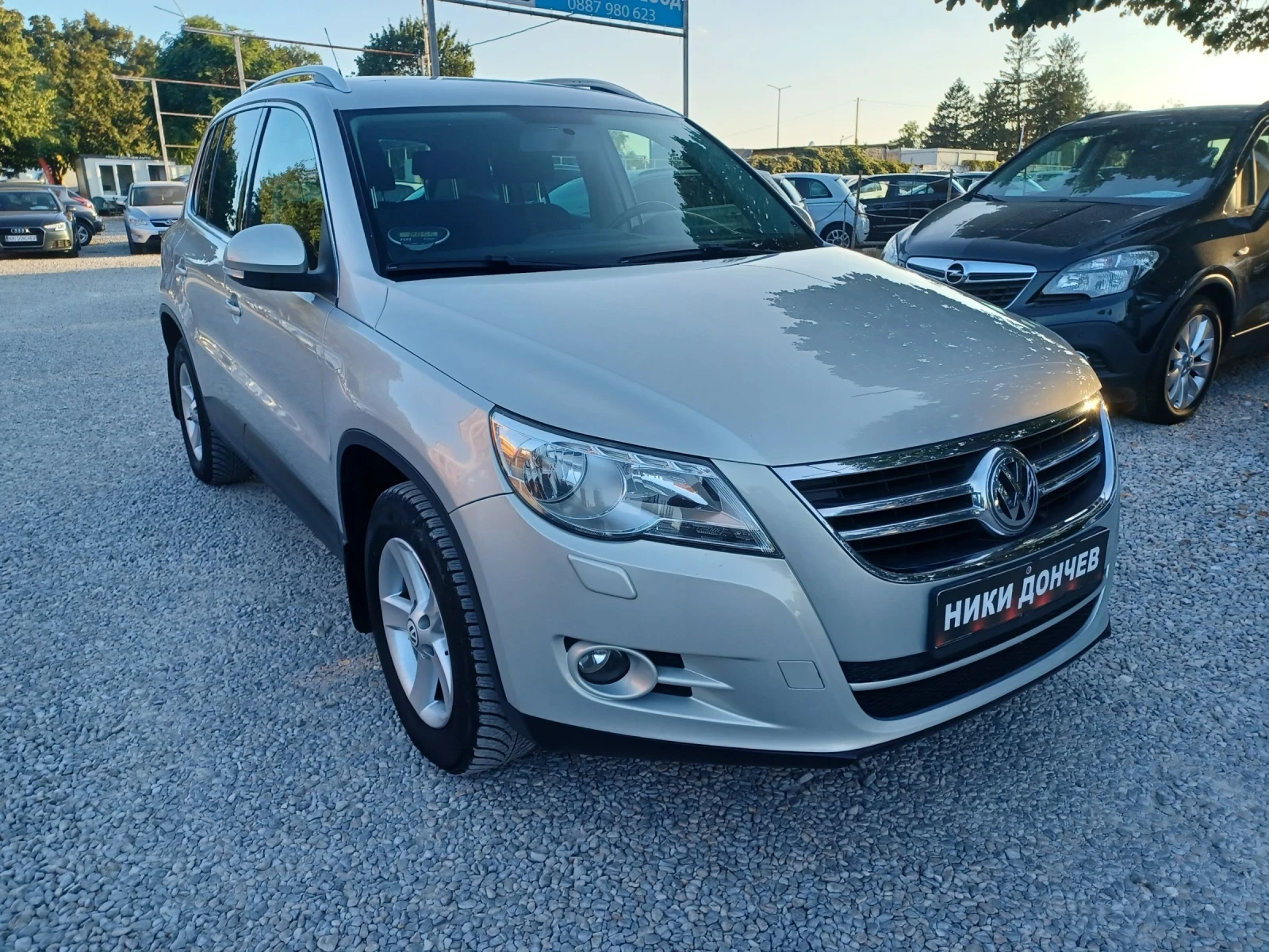 VW Tiguan 2.0-140 4X4! DSG!NAVI!PODGREV-SEDALKI!TEMPOMAT, снимка 3 - Автомобили и джипове - 53944581