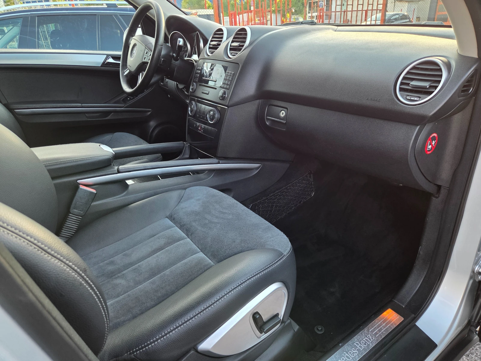 Mercedes-Benz ML 320 3.2 CDI, снимка 9 - Автомобили и джипове - 55036294