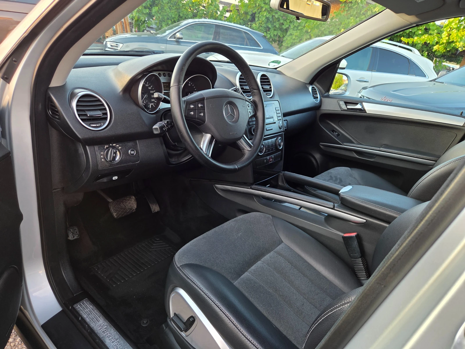 Mercedes-Benz ML 320 3.2 CDI, снимка 13 - Автомобили и джипове - 55036294