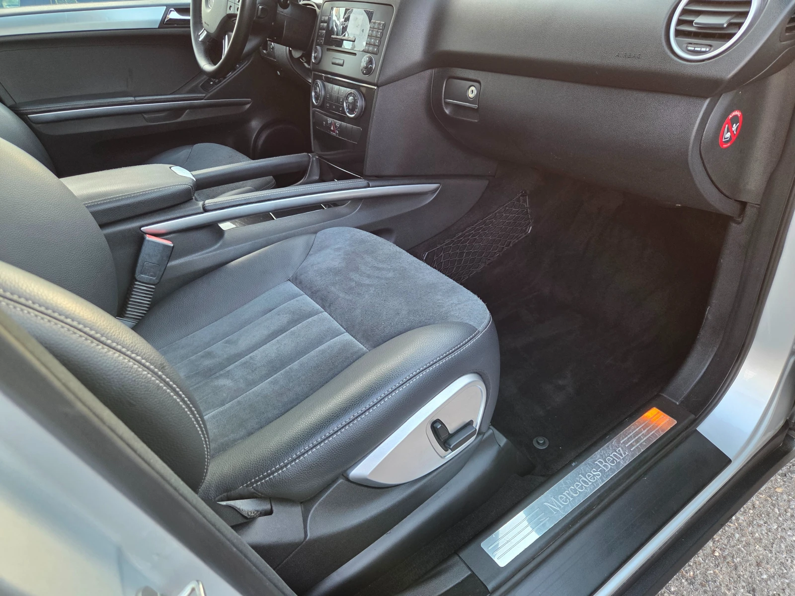 Mercedes-Benz ML 320 3.2 CDI, снимка 8 - Автомобили и джипове - 55036294