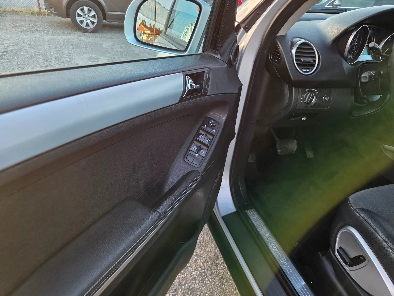 Mercedes-Benz ML 320 3.2 CDI, снимка 12 - Автомобили и джипове - 55036294