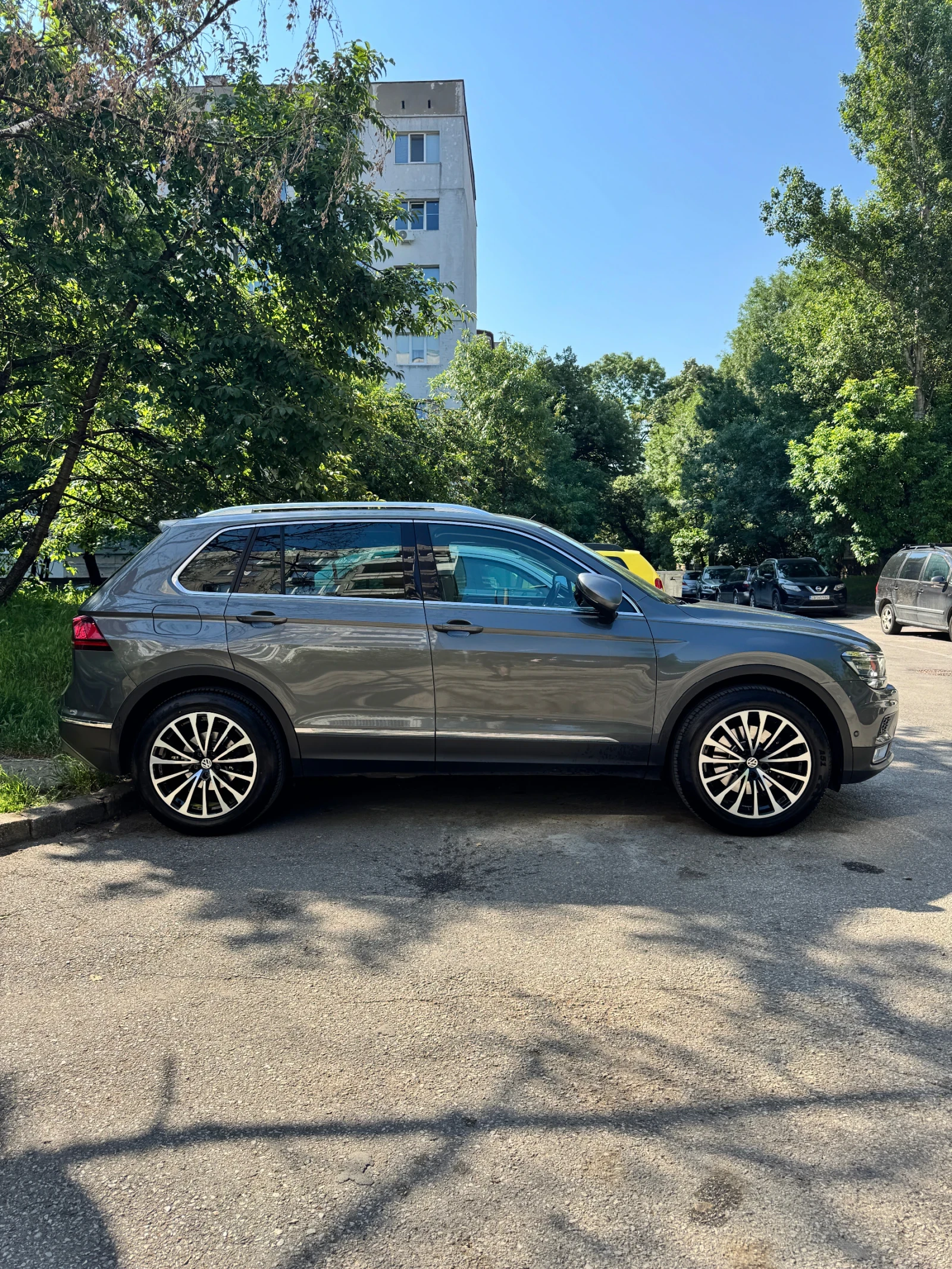 VW Tiguan 2.0 TDI 4motion, снимка 4 - Автомобили и джипове - 56216250