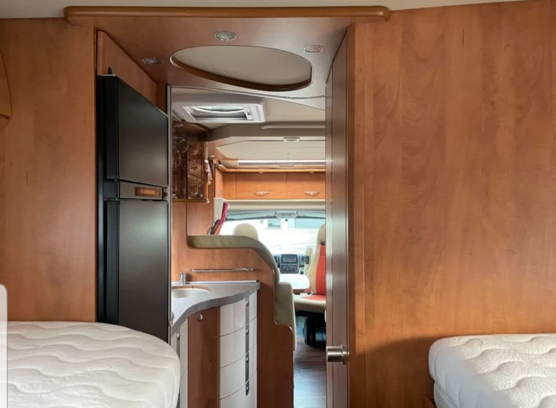 Кемпер Carthago Chic - C line T Plus 3.0 Motor 160 kc, снимка 8 - Каравани и кемпери - 53078779