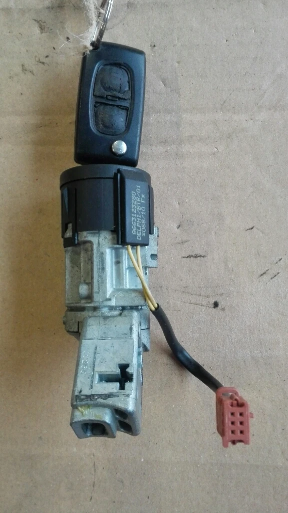 Контактен ключ (с ключ) Ситроен Ц3 Пикасо 1.4Б