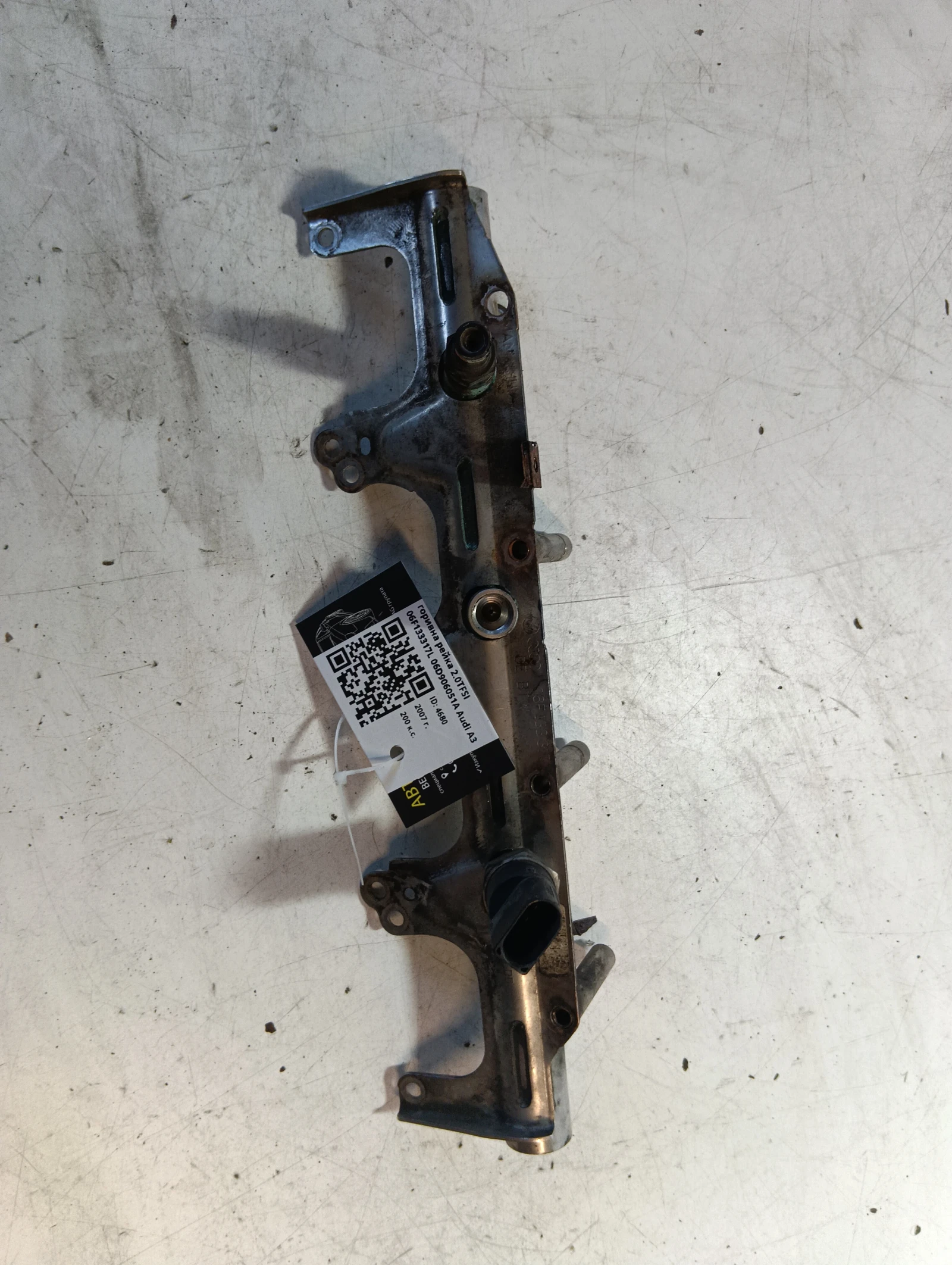 горивна рейка 2.0TFSI 06F133317L 06D906051A Audi A3
