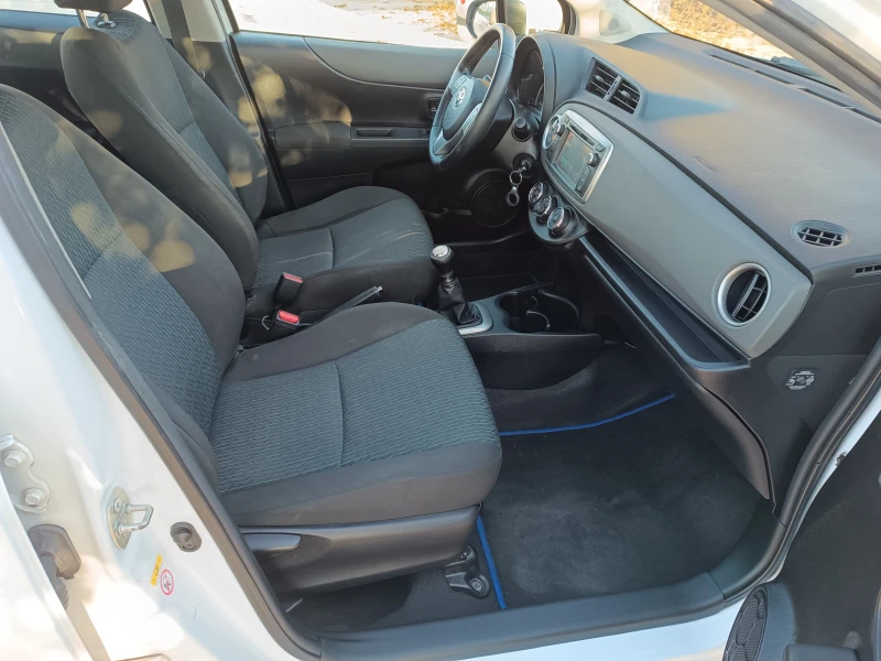 Toyota Yaris 1.0i Gaz Klima, снимка 8 - Автомобили и джипове - 47961588