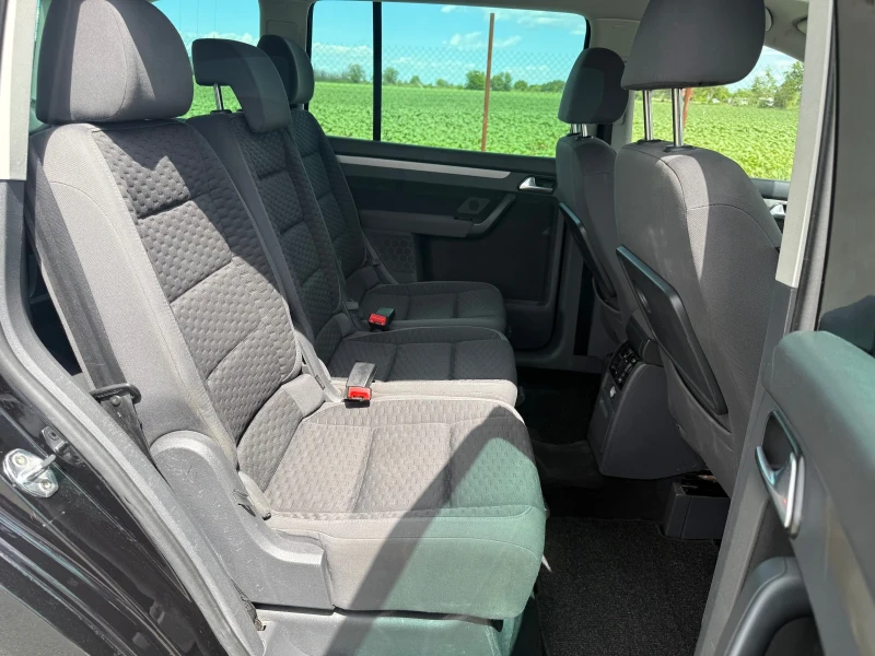 VW Touran 1.9 TDI, снимка 12 - Автомобили и джипове - 50366993