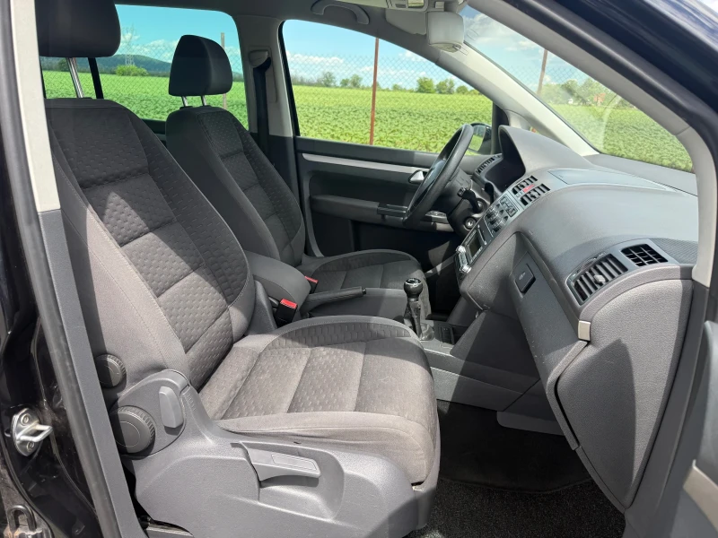 VW Touran 1.9 TDI, снимка 11 - Автомобили и джипове - 50366993