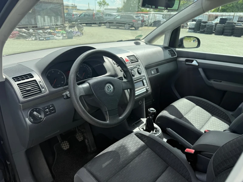 VW Touran 1.9 TDI, снимка 9 - Автомобили и джипове - 50366993