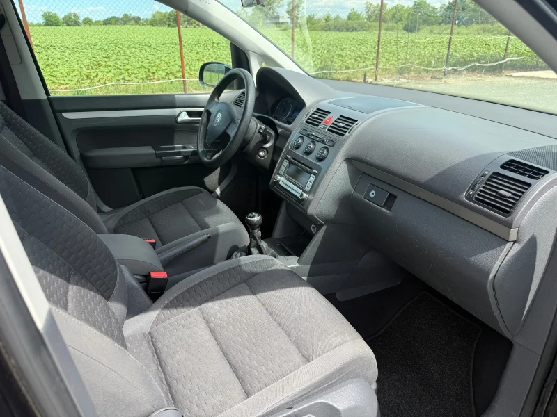VW Touran 1.9 TDI, снимка 10 - Автомобили и джипове - 50366993