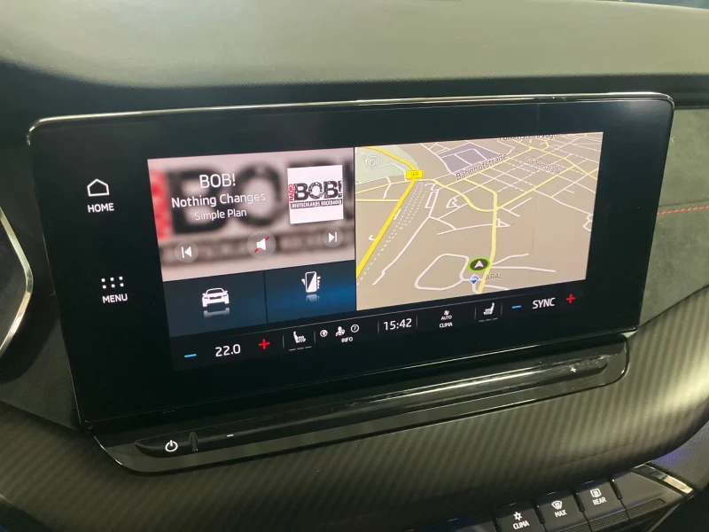 Skoda Octavia RS-PLUS/245HP/DSG/MASSAGE/MEMO/HUD/CAM/NAVI/269g, снимка 11 - Автомобили и джипове - 51594203