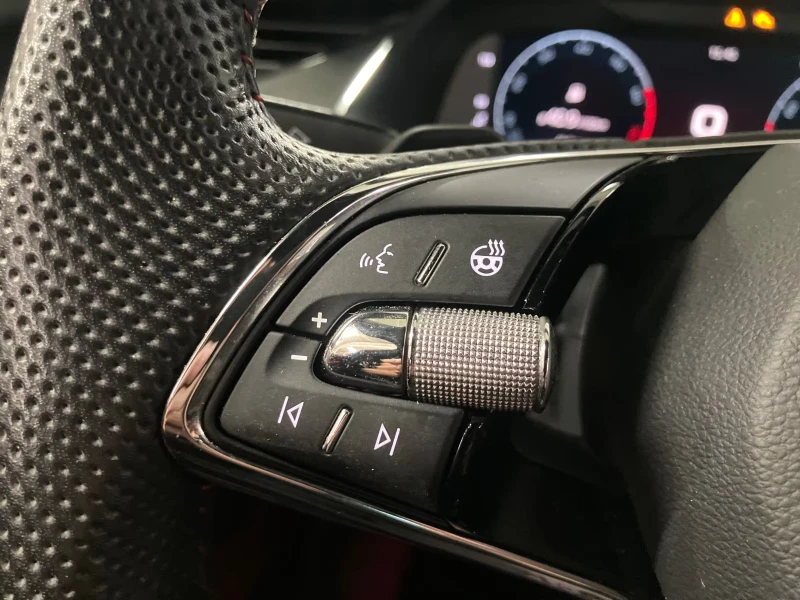 Skoda Octavia RS-PLUS/245HP/DSG/MASSAGE/MEMO/HUD/CAM/NAVI/269g, снимка 9 - Автомобили и джипове - 51594203