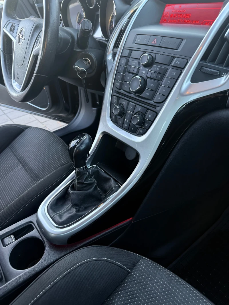 Opel Astra J, снимка 6 - Автомобили и джипове - 52411678