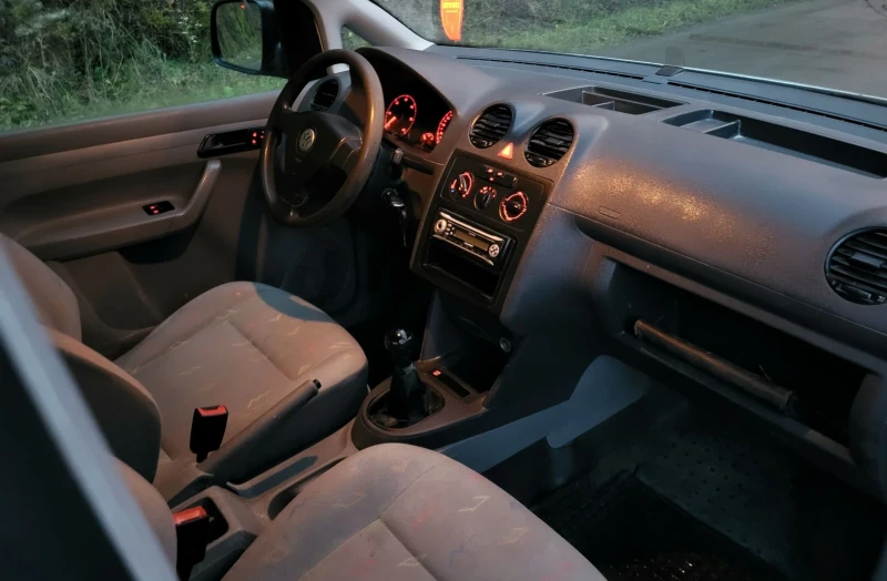 VW Caddy, снимка 5 - Автомобили и джипове - 52534432