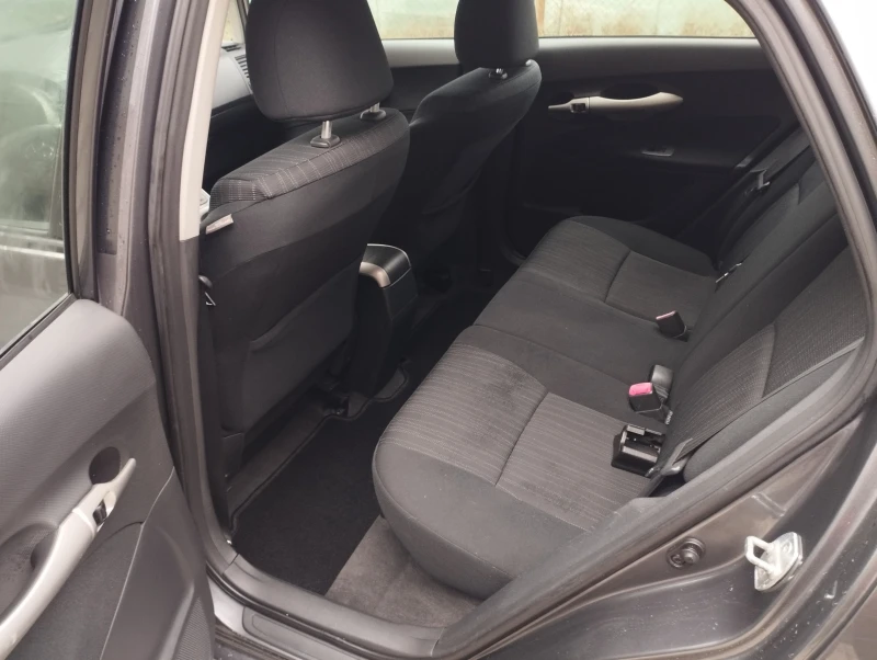 Toyota Auris 2.0 D4D, снимка 9 - Автомобили и джипове - 52653965