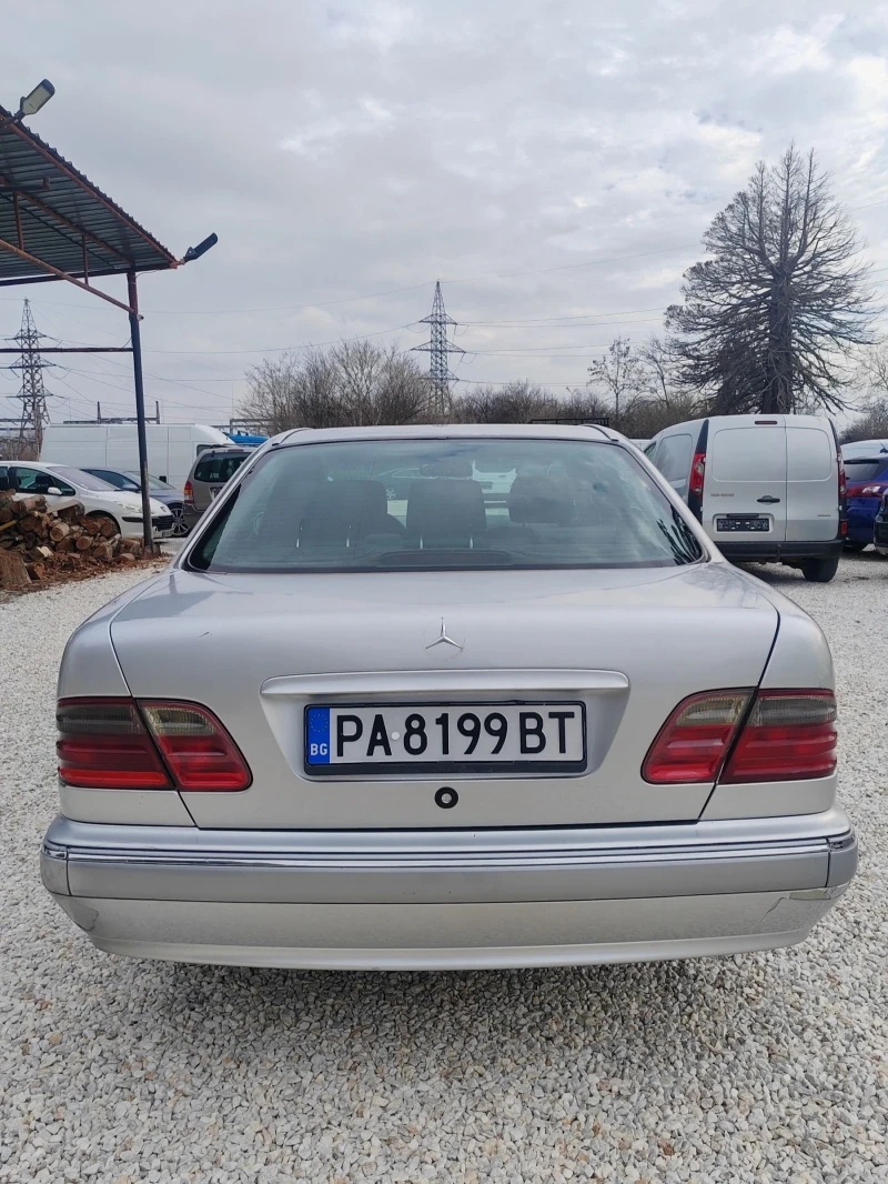Mercedes-Benz E 220 2.2, 143к.с., снимка 6 - Автомобили и джипове - 53122597