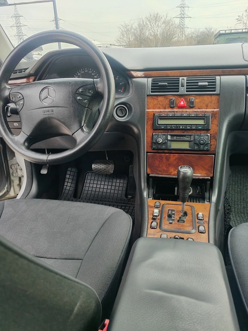 Mercedes-Benz E 220 2.2, 143к.с., снимка 11 - Автомобили и джипове - 53122597