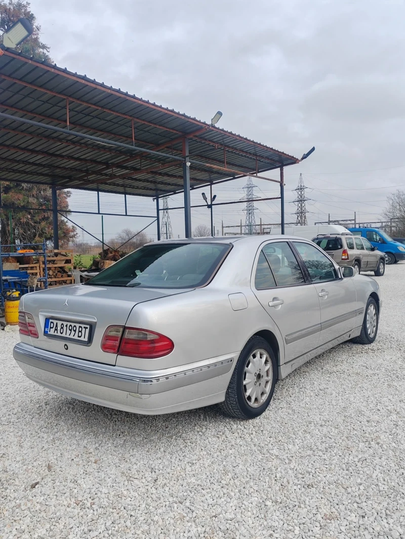 Mercedes-Benz E 220 2.2, 143к.с., снимка 3 - Автомобили и джипове - 53122597